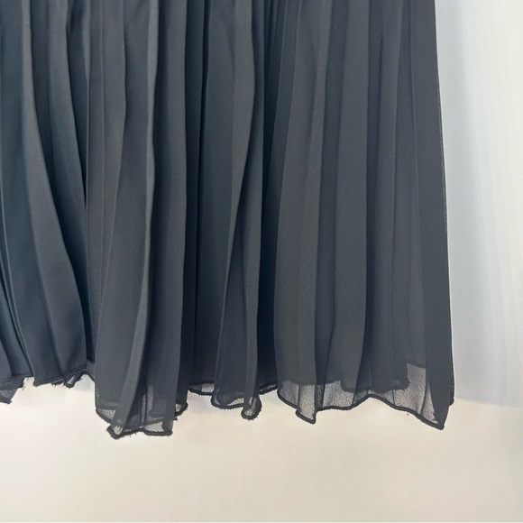 Hollister Women’s Fully Lined Accordion Pleated Skirt in Black, Size Small - Picture 3 of 6